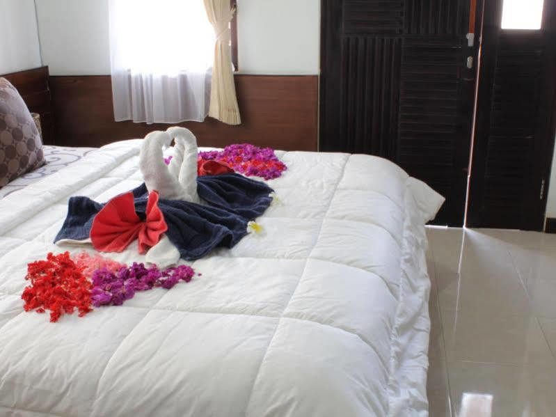 Dedy Beach Inn Kuta Lombok Exteriör bild